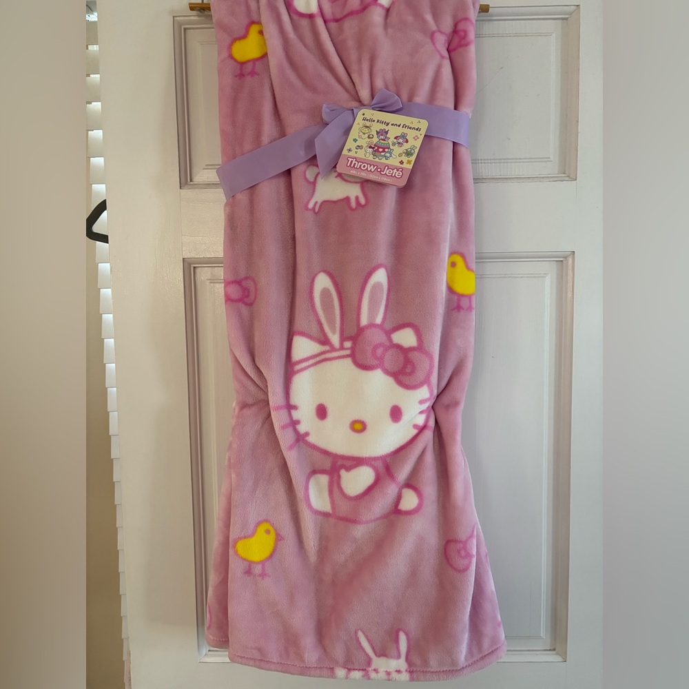Hello Kitty Throw